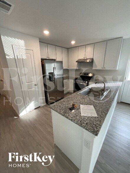 Building Photo - 1339 White Willow