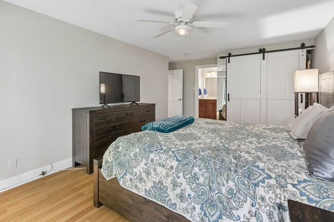 Building Photo - 2 bed/2 bath condo in Penn Valley
