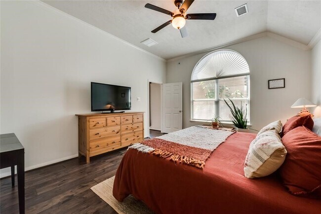Building Photo - 7018 Paradise Park Bend