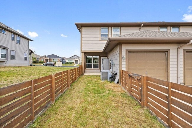 Building Photo - 719 Coconut Grove St