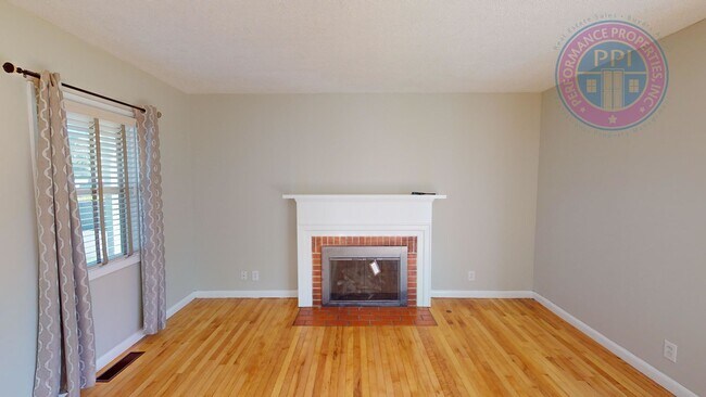 Building Photo - Great Locaton, Small Pet Negotiable w/ Pet Rent