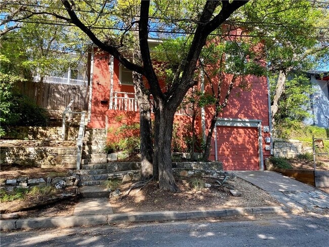 Building Photo - 612 Oakland Ave