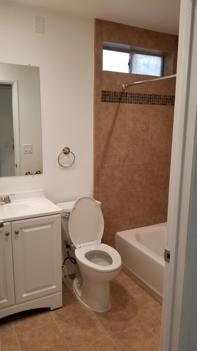 Building Photo - 6525 Woodley Ave