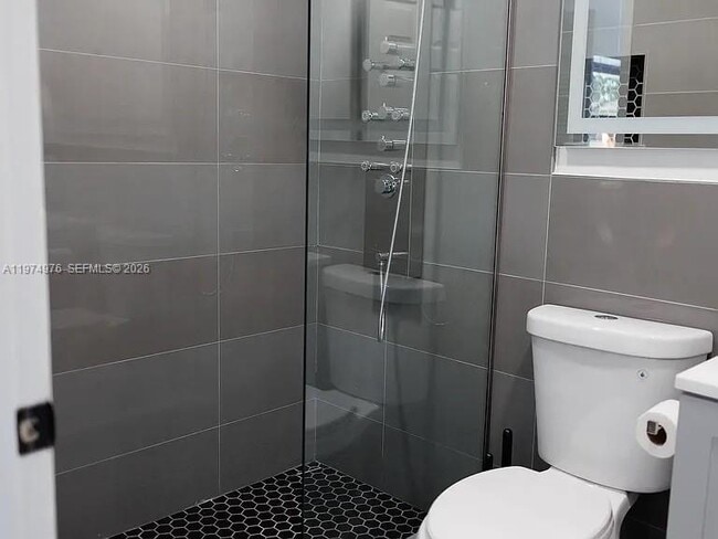 Building Photo - 1649 NE 8th Ave