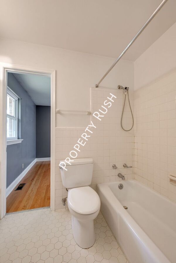 Building Photo - 303 Windmere Dr