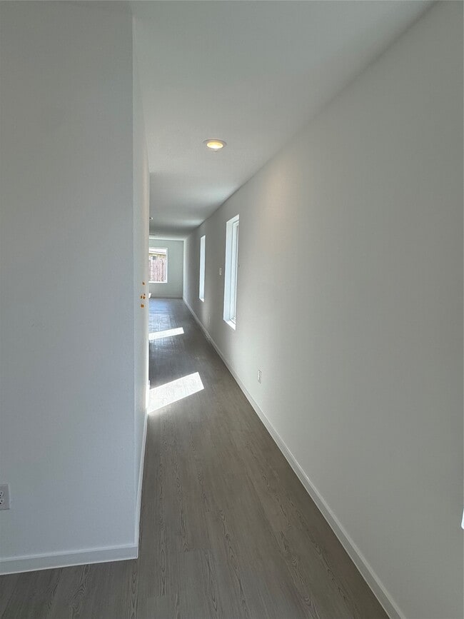 Building Photo - 3080 Fantasy Ter Dr