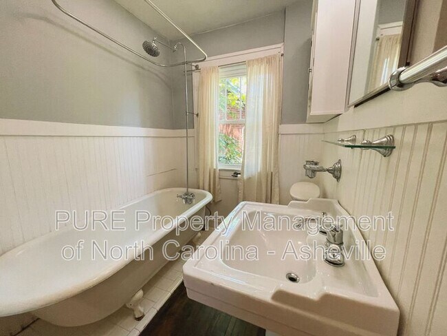 Building Photo - 109 Forest Hill Dr