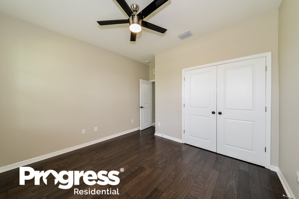 Building Photo - 10606 Scenic Hollow Dr