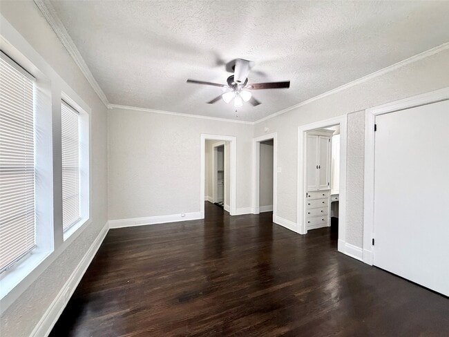 Building Photo - 3920 Fannin St