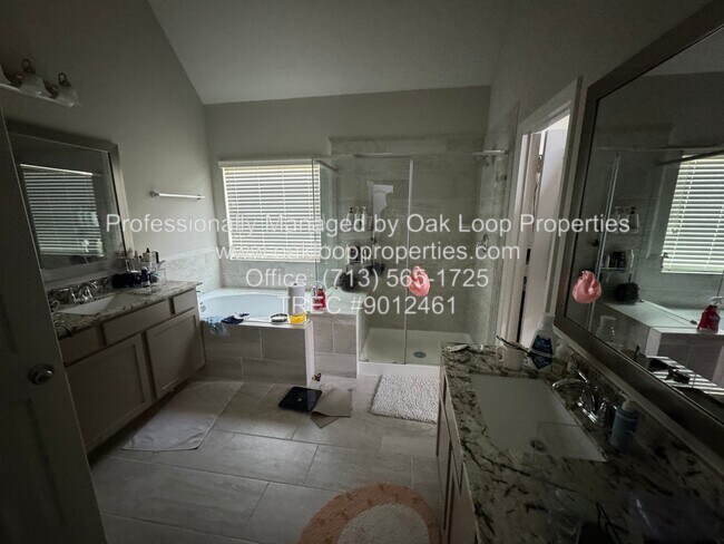Building Photo - 2018 Royal Landing Dr