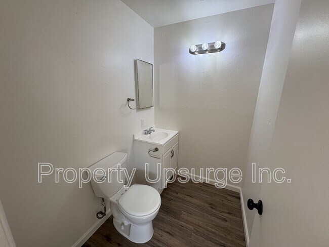 Building Photo - 623 W 16th St