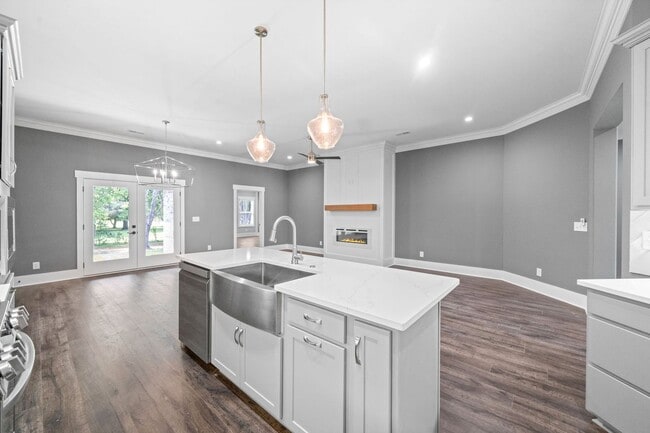 Building Photo - Pet Friendly in Sango!