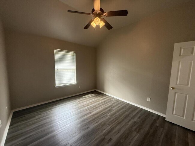 Building Photo - 4205 Cambridge Dr