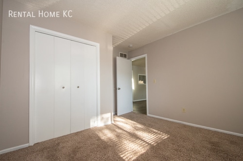 Building Photo - 8533 Goddard-