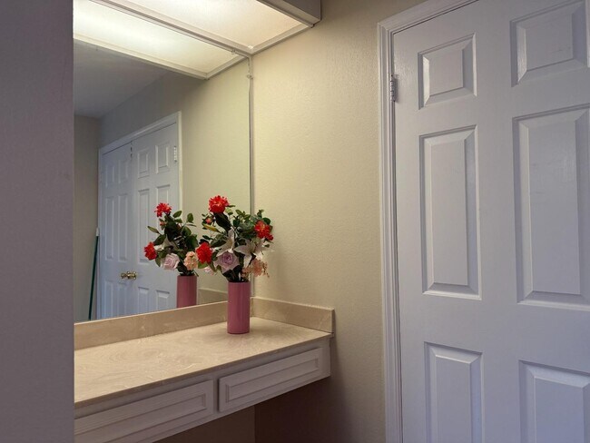 Building Photo - 976 De Soto Ln