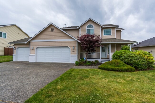 Primary Photo - Stunning 4 Bedroom, 2.5 Bathroom Home With...