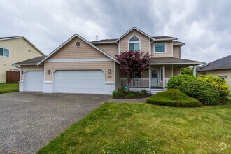 Building Photo - Stunning 4 Bedroom, 2.5 Bathroom Home With...