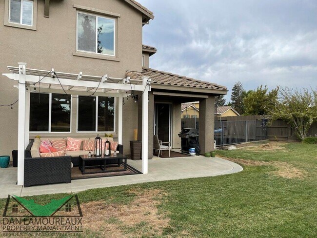 Building Photo - Executive Home in Gated Community Wildwings