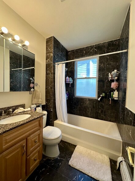 Building Photo - 143 Hillside St