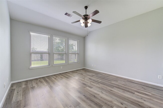 Building Photo - 26727 Henson Falls Dr