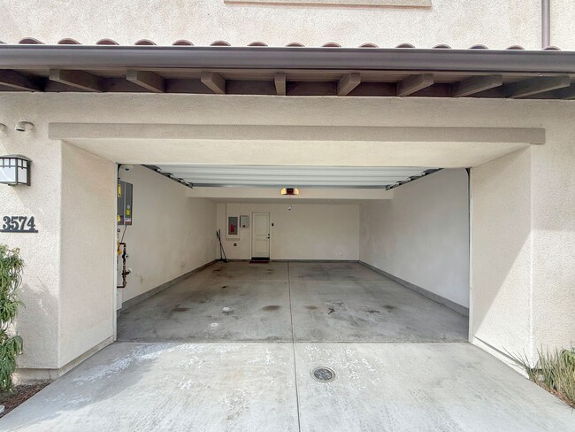 Building Photo - Great 4B/3.5BA Townhome in Oceanside!