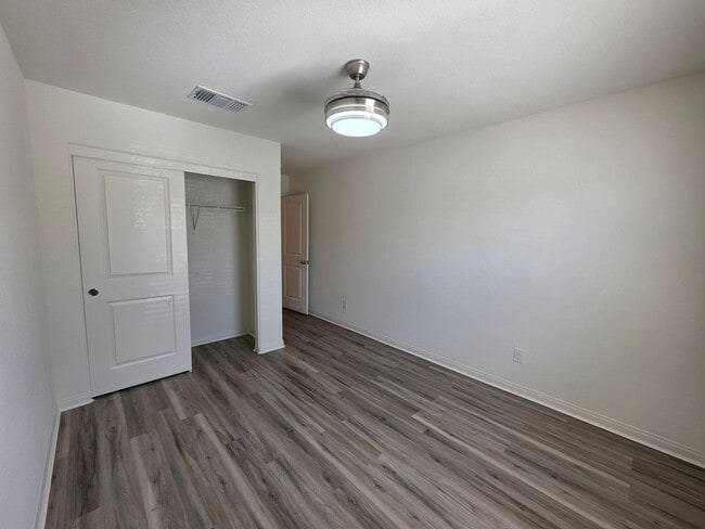 Building Photo - Newer 3 Bedroom Single Story Home in Gated Community