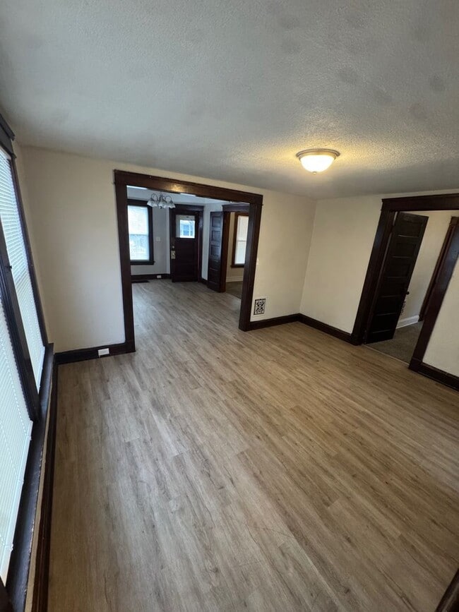 Building Photo - 3245 W 99th St