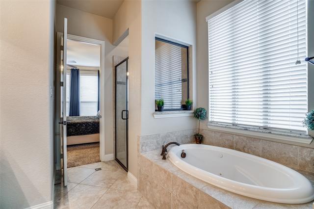 Building Photo - 401 Sarah Cir