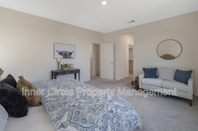 Building Photo - 5408 Mazant Loop