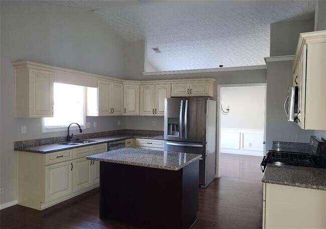 Building Photo - 2667 Leon Murphy Dr