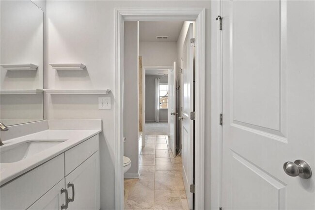 Building Photo - 7595 Tiberon Pkwy