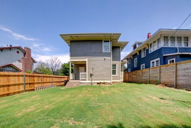 Building Photo - Downtown 3/2.5 Fully Remodeled!