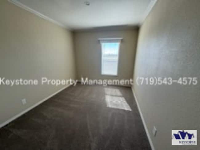 Building Photo - South side Domega Home 3 Bedroom/2 Bath/2 Car Garage $1850/$1850