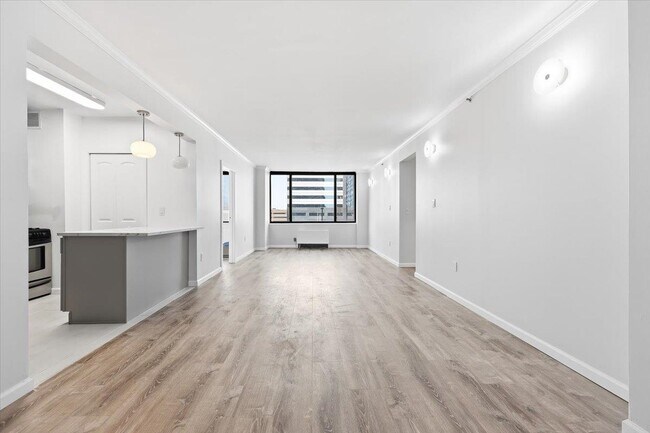 Building Photo - 45 River Dr S