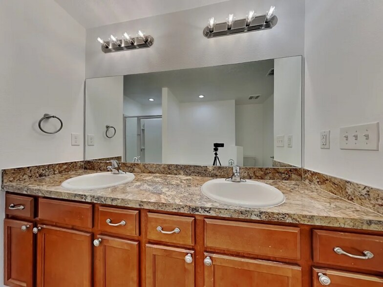 Building Photo - 11819 Thicket Wood Dr