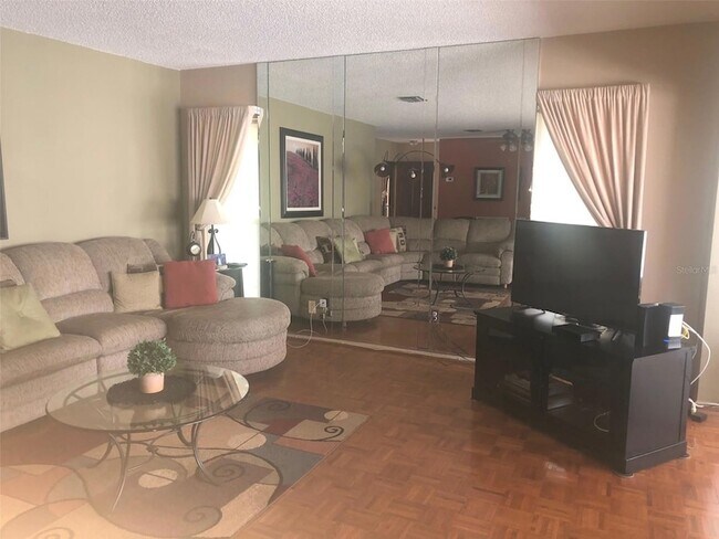 Building Photo - 221 Cedarwood Cir