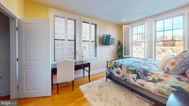 Building Photo - 1858 California St NW