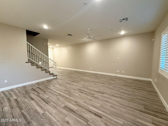 Building Photo - 8976 N 8th Dr