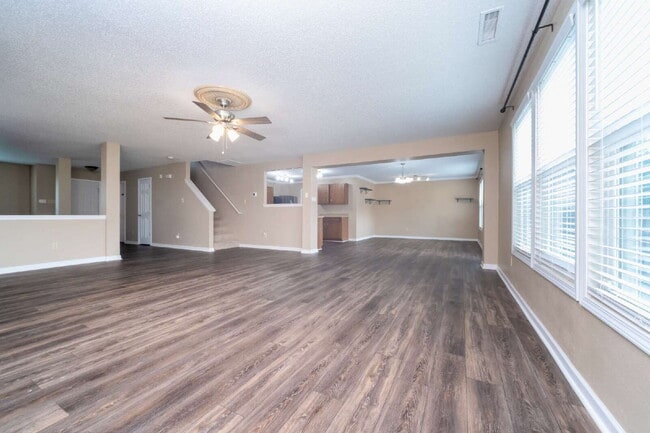 Building Photo - 910 Torsion Lane