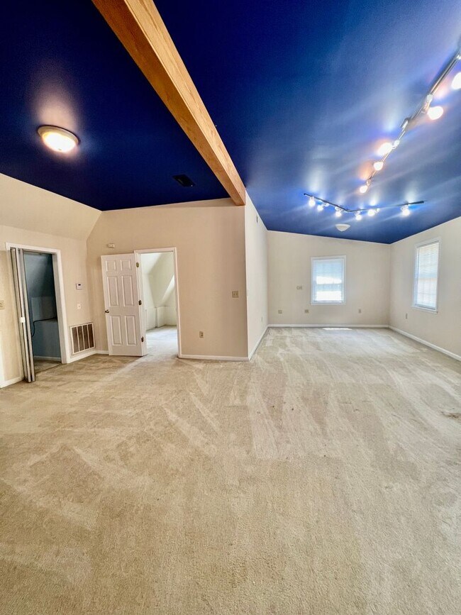 Building Photo - 112 Cherry Ln