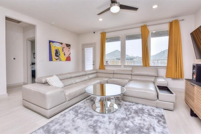 Building Photo - 13709 Bavarian Forest Dr