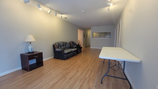 Building Photo - Fantastic three-bedroom three, three-bathroom condo! It is a perfect location for graduate studen...