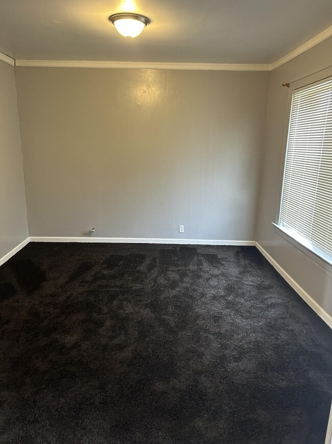 Building Photo - 40 E Glenwood Ave