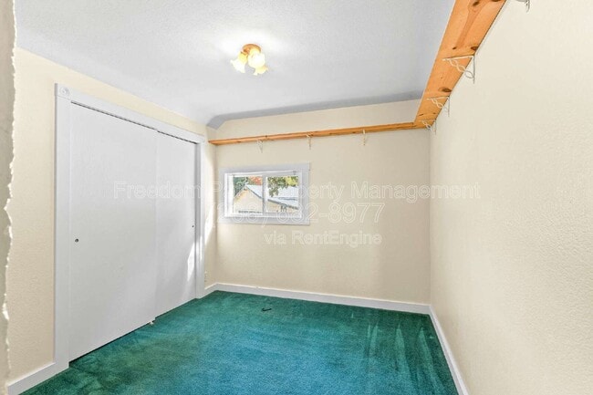 Building Photo - 17778 E Canary Creek Rd