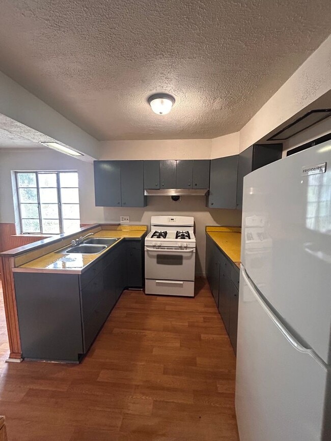 Building Photo - 4607 Euclid Ave