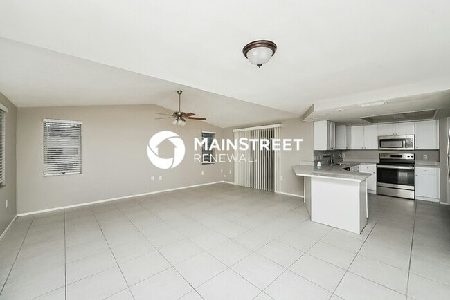 Building Photo - 2 Bedroom Pet-Friendly Home in Port Richey...