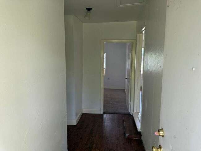 Building Photo - 6403 Beekman Rd