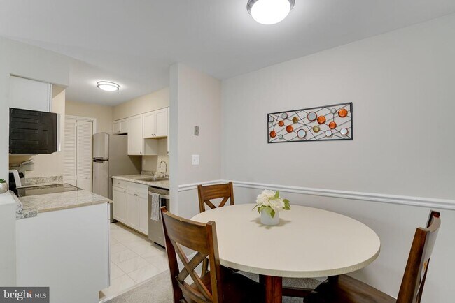 Building Photo - 5902 Surrey Hill Pl