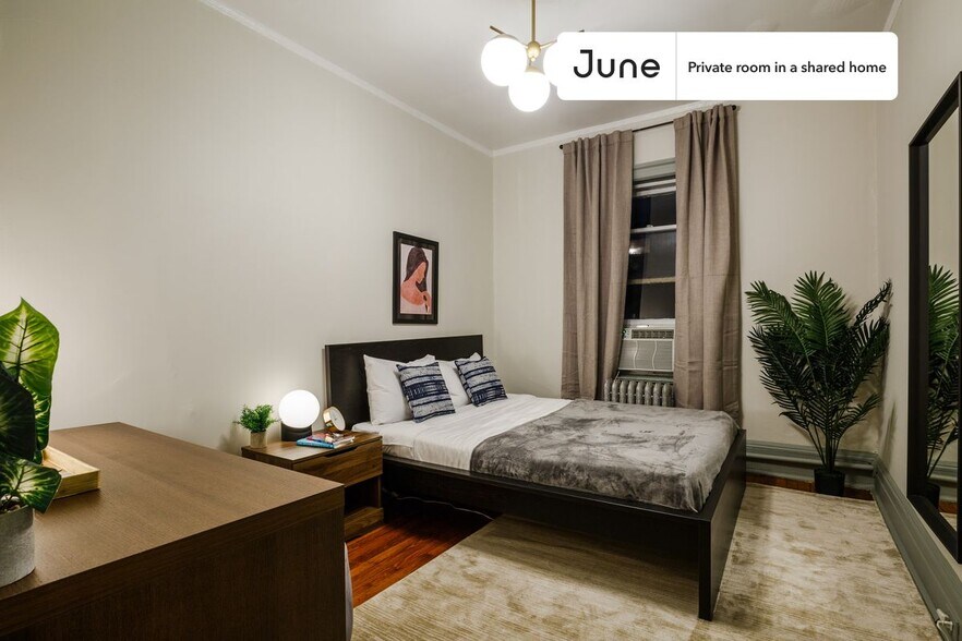 Primary Photo - Private bedroom in 4 bed/1 bath Home