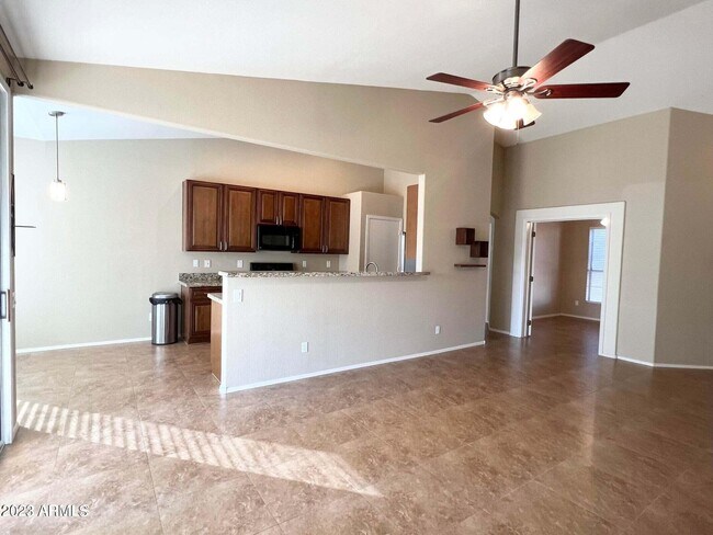 Building Photo - 721 E Jasper Dr